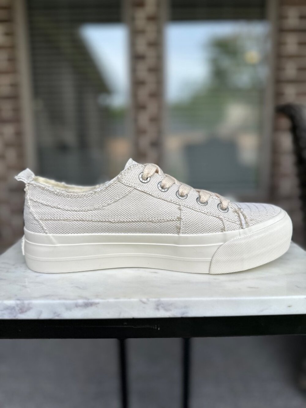 Blowfish Malibu Sadie-Sun Floral Sneakers Embroidery Cream Women's Size 10 NEW - Picture 3 of 14
